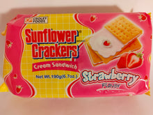 Carica l&#39;immagine nel visualizzatore di Gallery, Crackers ripieni con crema gusto fragola 190g
